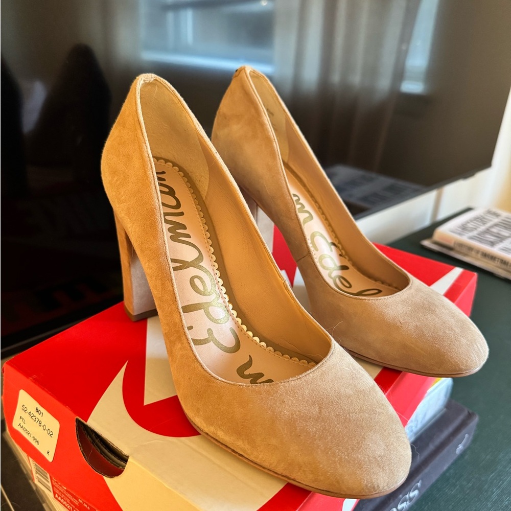 Sam Edelman Beige Suede Round-Toe Block Heel Pumps